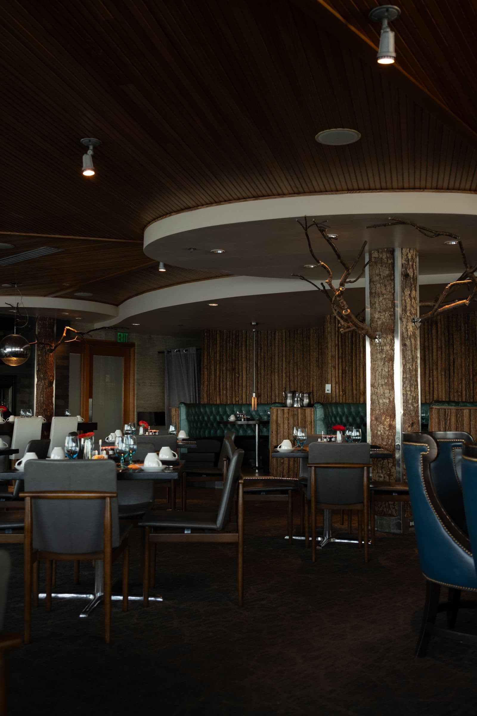 Warm interieur van pizzeria La Braza met houtgestookte oven